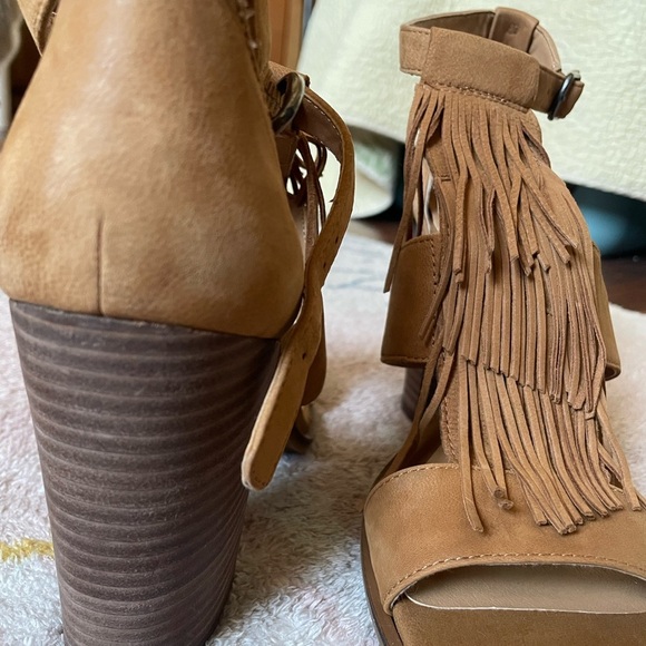 Lucky Brand ‘Leesha’ Women’s Fringe Block Heel Tan Nubuck Leather - Picture 10 of 13
